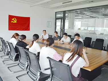 全体党员认真学习《中国共产党党章》